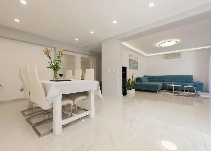 Gorgeous Apartment In Dracevac Ninski *