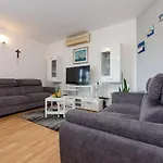 別荘 Nice Apartment In Dracevac Ninski *