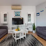 Nice Apartment In Dracevac Ninski 別荘