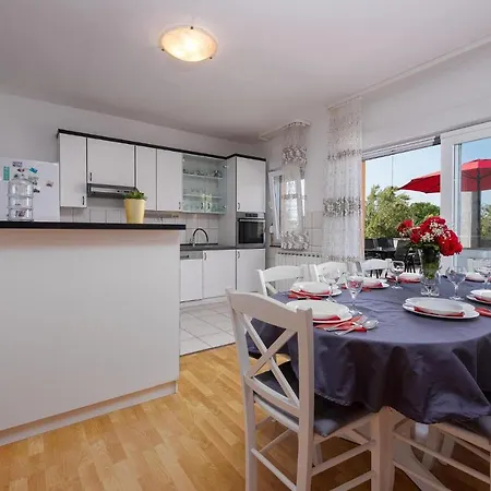 Gorgeous Apartment In Dracevac Ninski Ferienhaus *