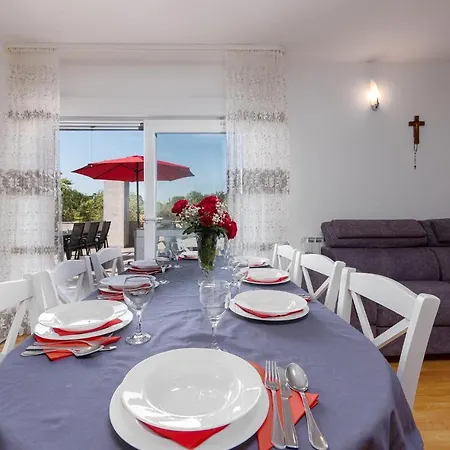 Gorgeous Apartment In Dracevac Ninski *