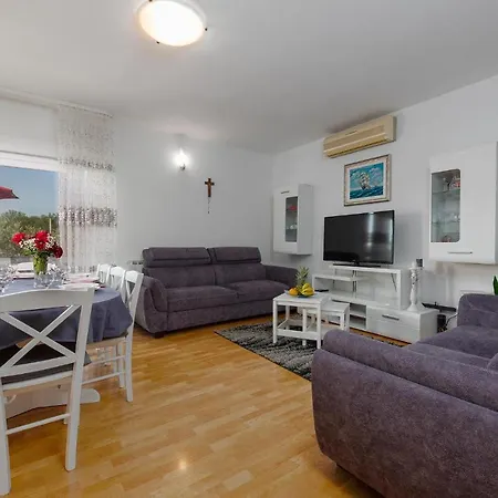 Gorgeous Apartment In Dracevac Ninski Ferienhaus