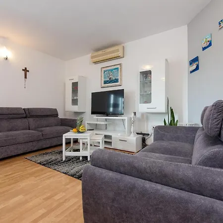 Ferienhaus Gorgeous Apartment In Dracevac Ninski *