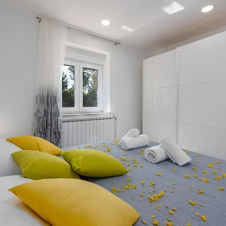 Gorgeous Apartment In Dracevac Ninski Ferienhaus