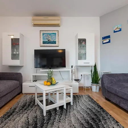 Gorgeous Apartment In Dracevac Ninski Ferienhaus