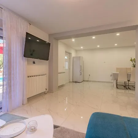 Ferienhaus Gorgeous Apartment In Dracevac Ninski *