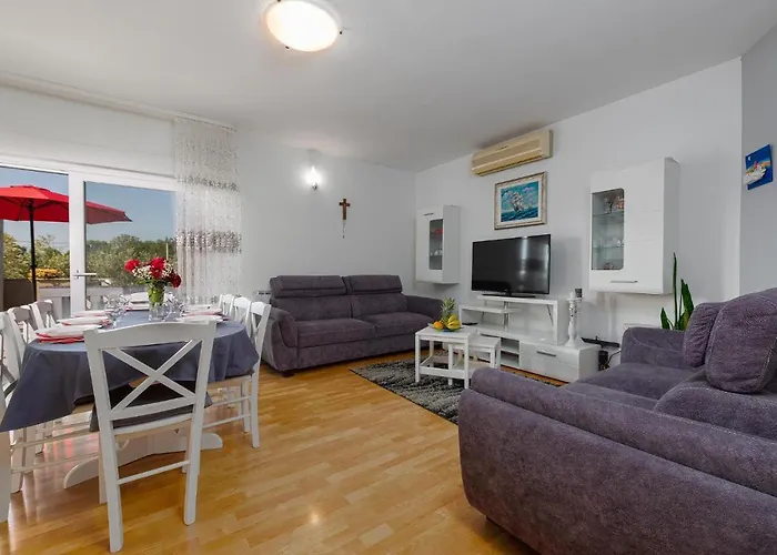 Gorgeous Apartment In Dracevac Ninski Nyaraló